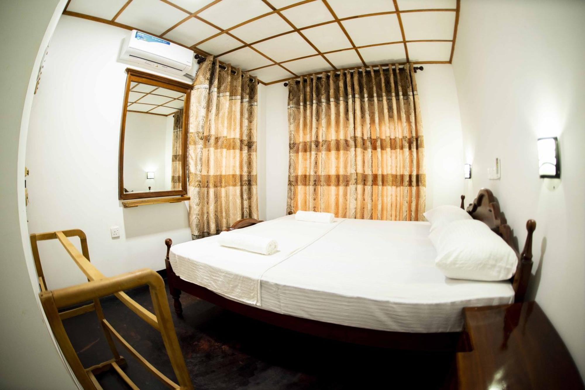 Wildlife Safari House Hotel Udawalawe Buitenkant foto