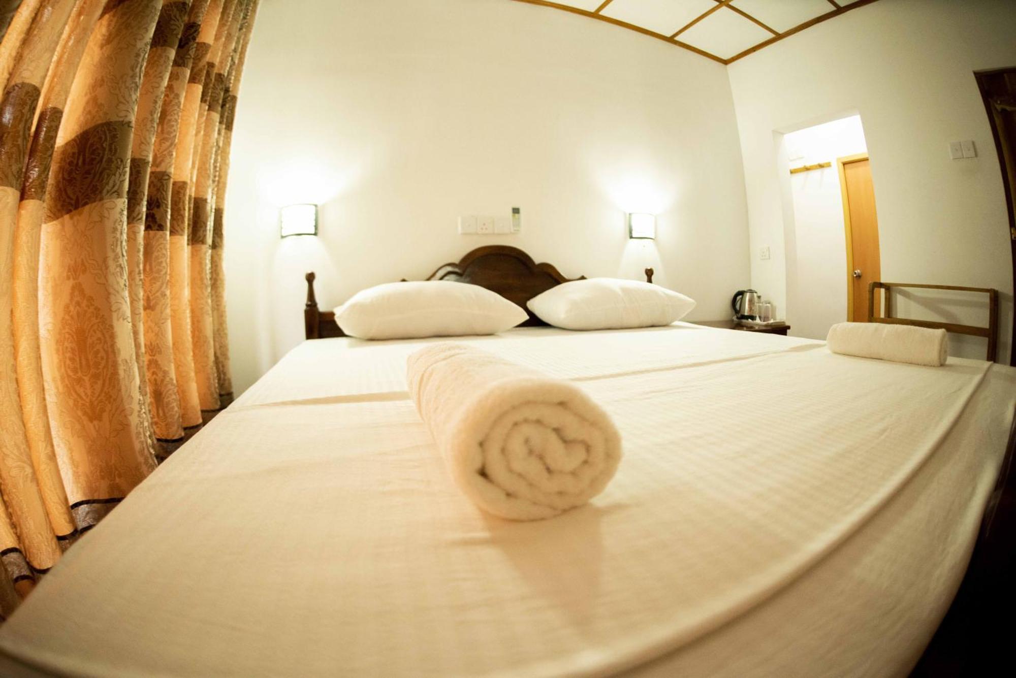 Wildlife Safari House Hotel Udawalawe Buitenkant foto