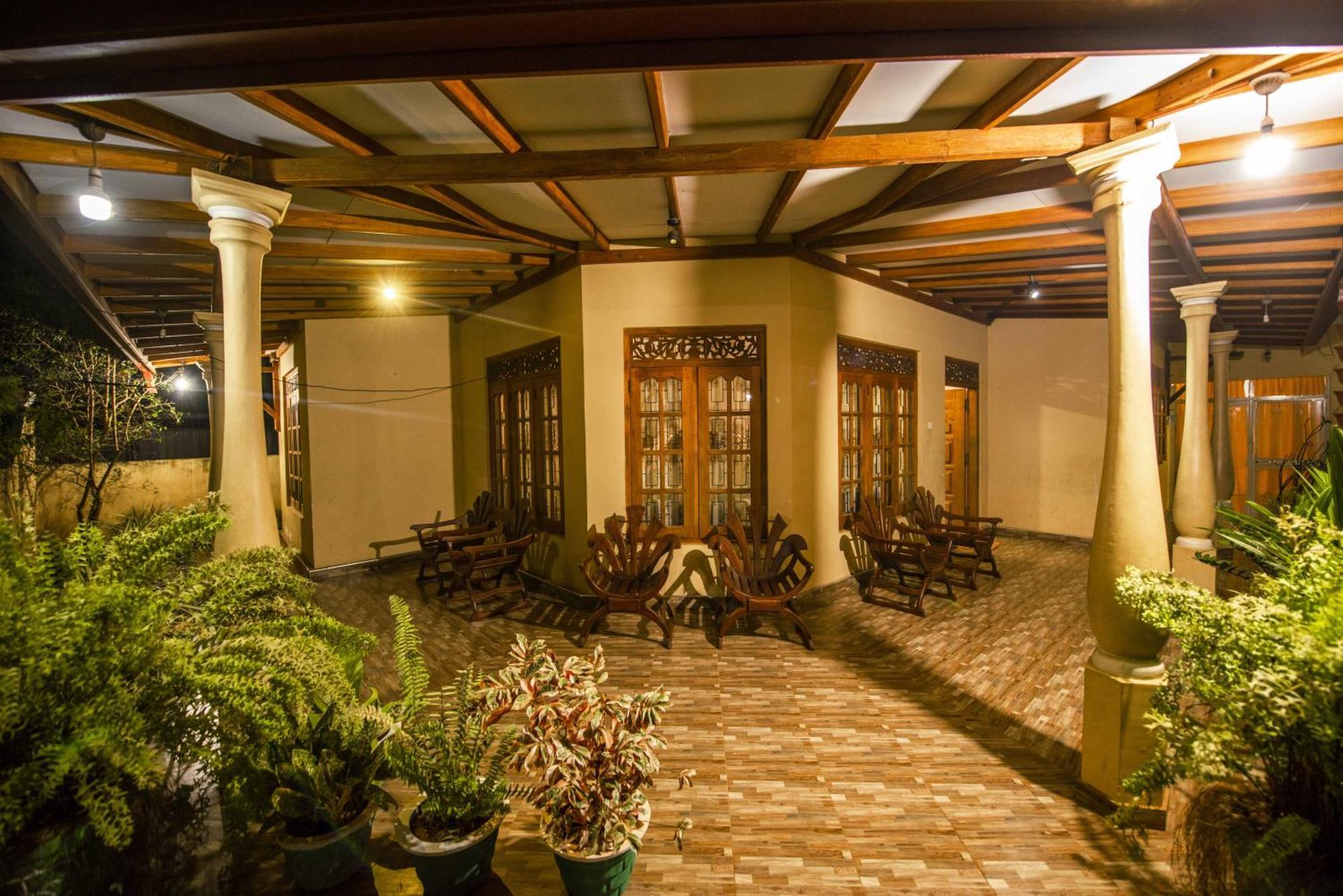 Wildlife Safari House Hotel Udawalawe Buitenkant foto