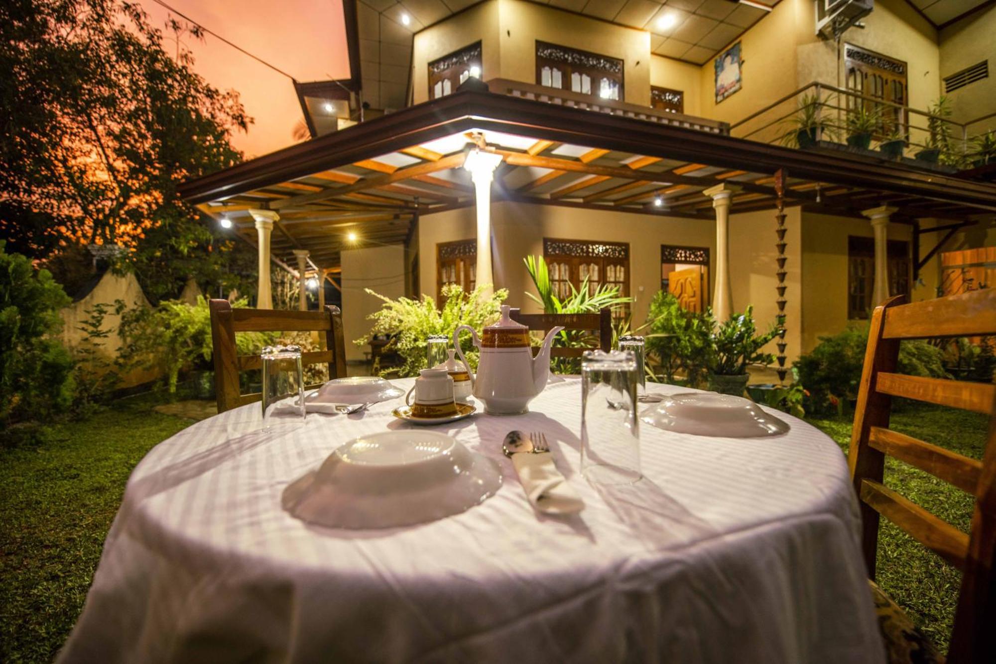 Wildlife Safari House Hotel Udawalawe Buitenkant foto
