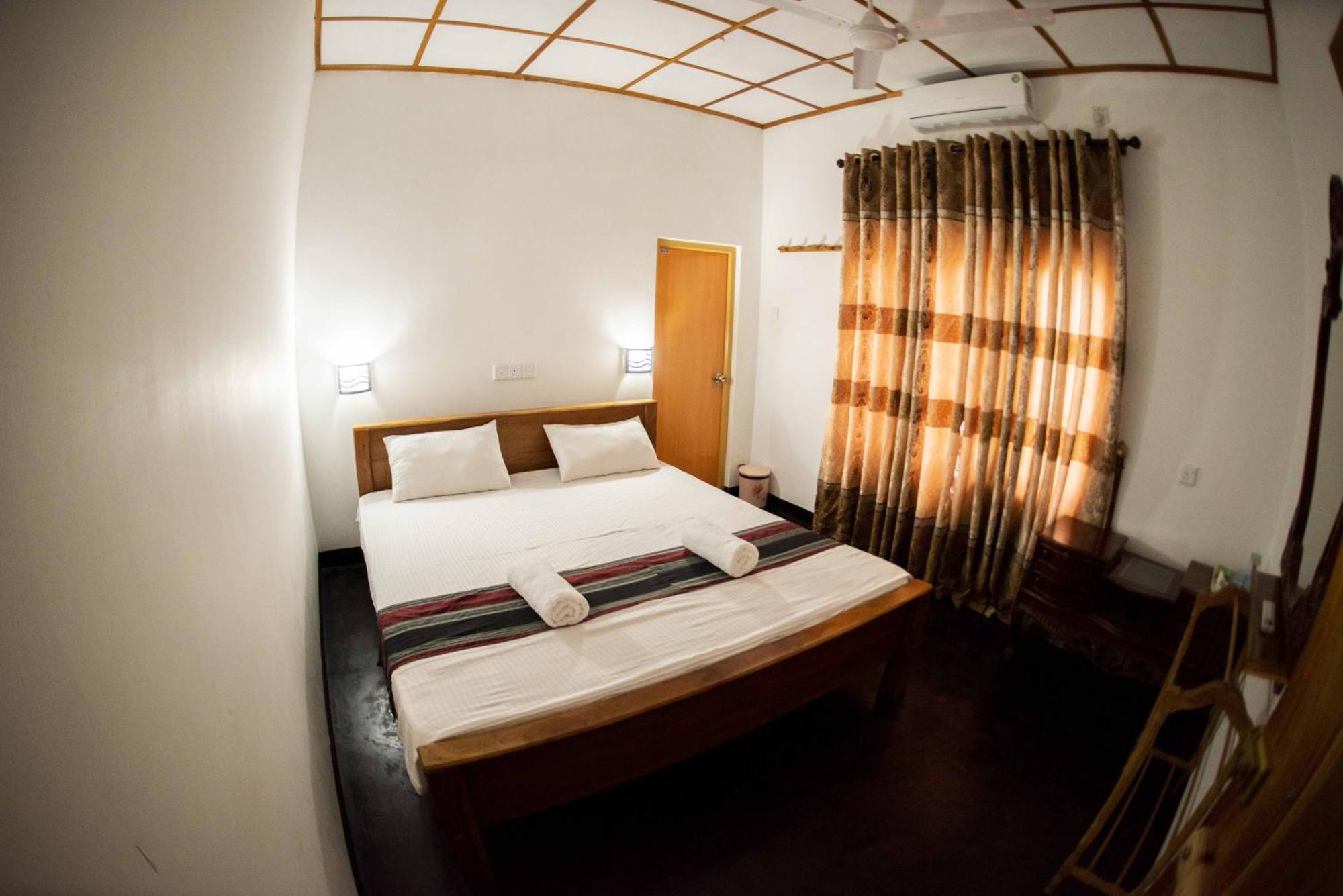 Wildlife Safari House Hotel Udawalawe Buitenkant foto