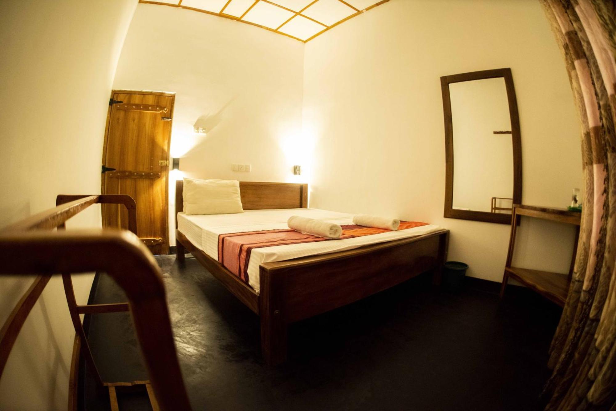 Wildlife Safari House Hotel Udawalawe Buitenkant foto